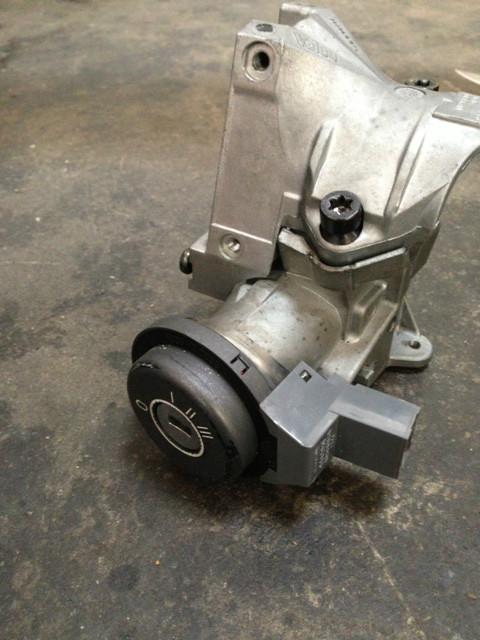 98 99 00 volvo v70 s70 ignition switch w/ key