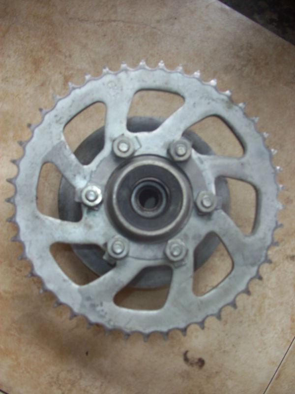 1981 yamaha  550 maxim rear sprocket and mount