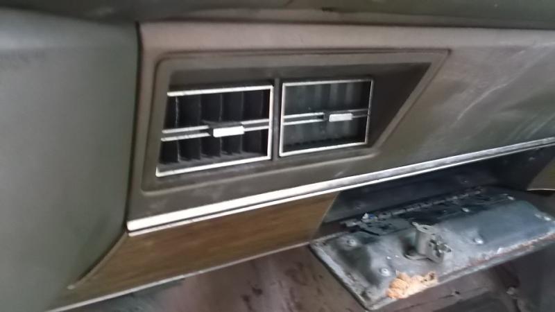 70 ford galaxie ltd center dash air vents 19183