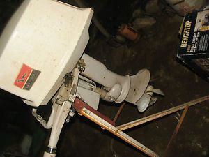 Johnson  5.5  hp outboard  boat motor runs