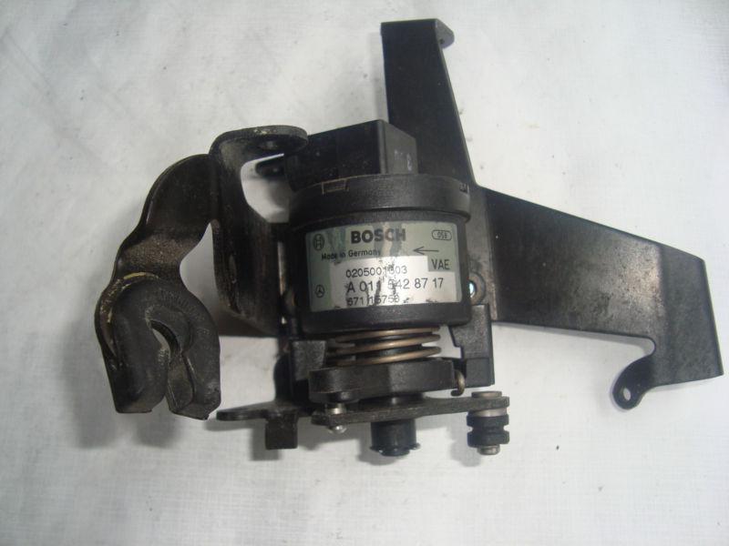 1996-1997 mercedes-benz e320 throttle body w/ position speed sensor #0205001303
