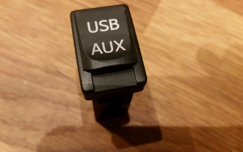 2010-2012 tacoma, avalon,  usb adaptor factory replacement oem 86190-0c020