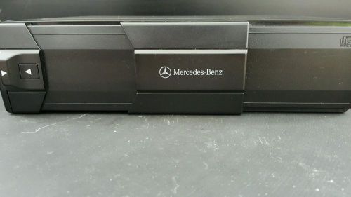 2000-2003 mercedes benz cd player changer 002 820 7989