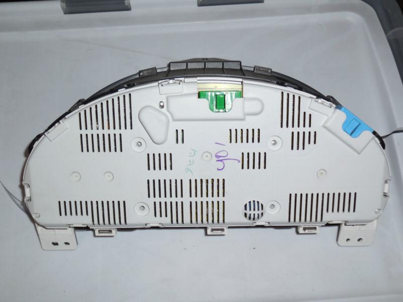 Find 2003 honda civic ex 4 door 5 speed cluster/speedometer in Lodi