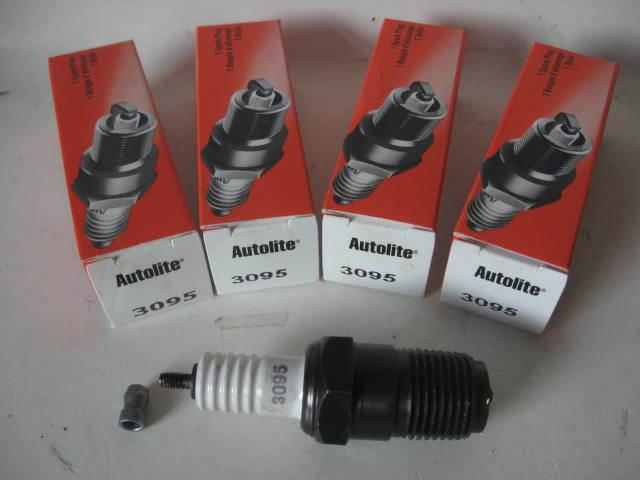 Many vintage hit miss tractor car truck autolite 3095 spark plug set(4 four)