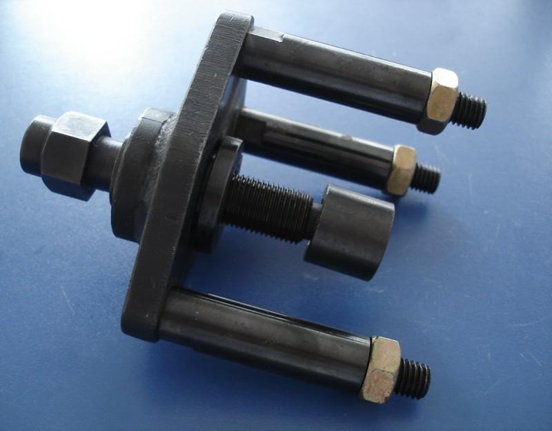 Mercedes benz w100 600 puller support bearing supporting joint lower wishbone