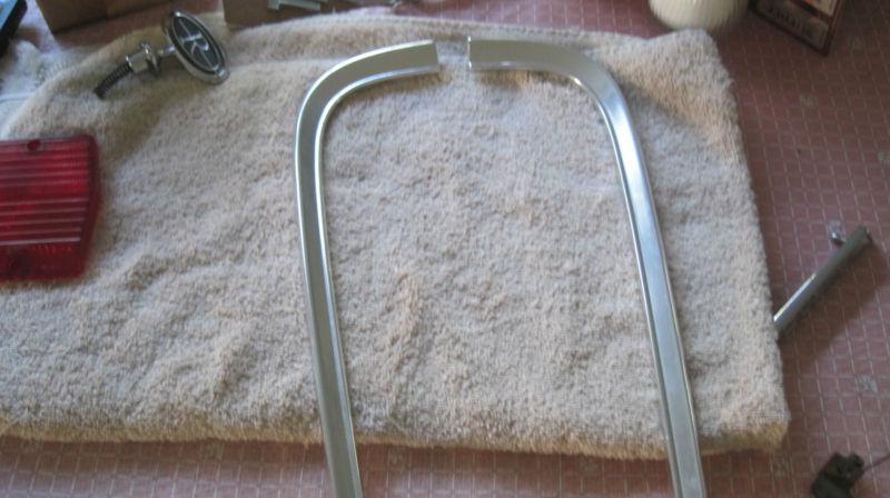 Nos 1967-1968 chevrolet pickup trucks rt/lt tail lamp mouldings-pt no.3917743-4