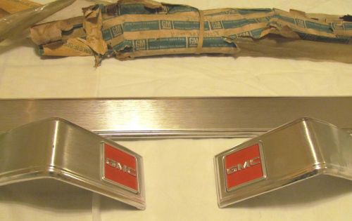 1987 gmc sierra classic high sierra oem 81-87 gmc cab corner trim nos cab belt