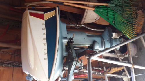 Evinrude outboard motor 1962 sportwin 10hp (model 10024b) with stand and manuals