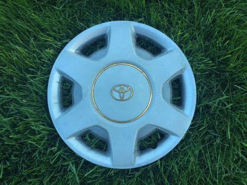 Three 1992 to 1996 toyota camry 6 cylinder 15 inch hubcap wheel covers