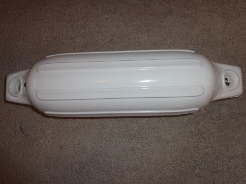 Taylor made products 4&#034; x 6&#034; marine fender, white
