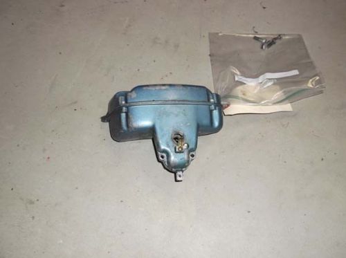 A2a85 1957 evinrude fastwin 18 hp air intake from model 15020