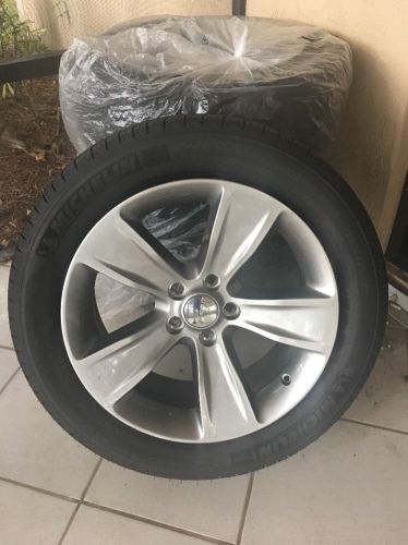 Set of (4) 18&#034; 2016 dodge challenger stock rims and tires less than 200 miles.