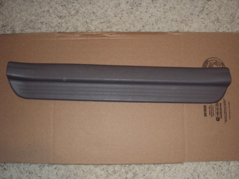 Front door sill toyota camry 02 03 04 05 06 rh 67913-aa040 passenger side
