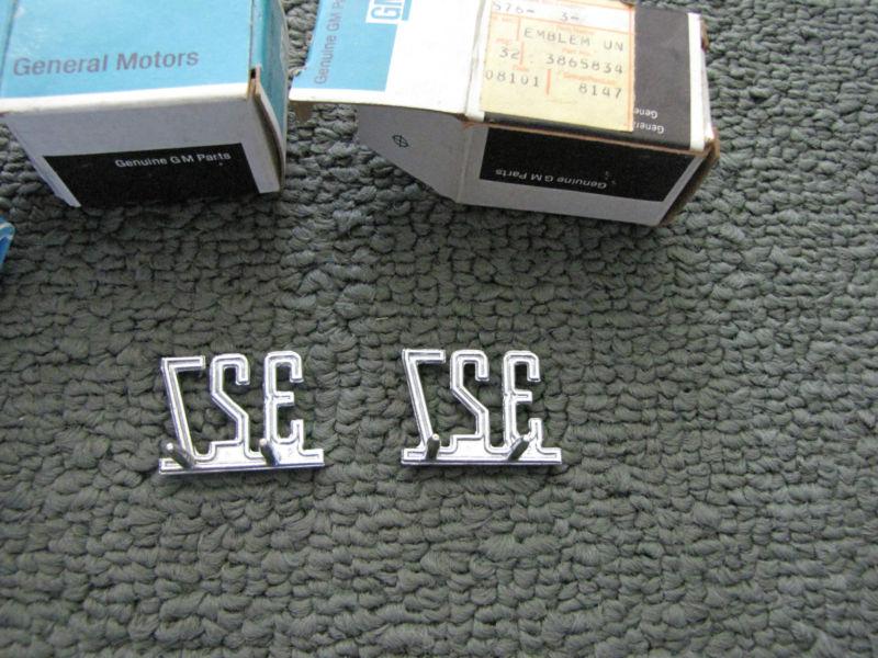 CHEVY EMBLEM - - NOS 327 # 3865834, US $40.00, image 2
