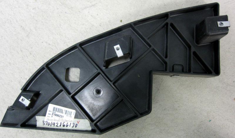 Sell GM TahoeOuter LH Drivers Side Bumper Filler Spacer 21996231 NEW in