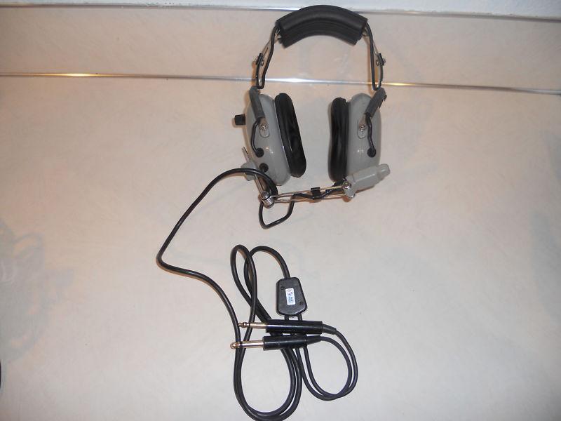 Concept softcomm headset  pilot airplane aviation aircraft fixed wing ww ship
