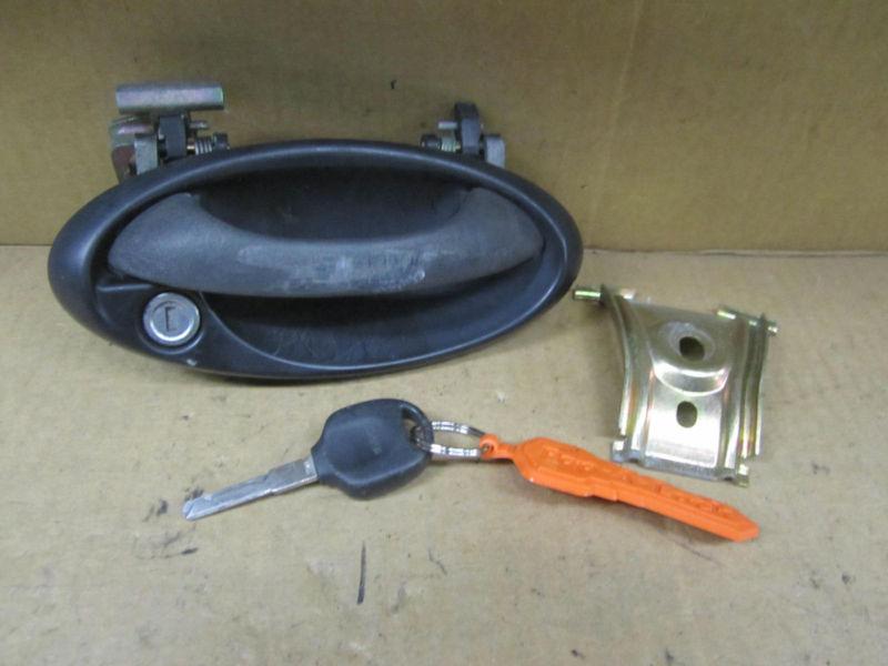 Saab 900 hatchback exterior door handle lock key passenger rh right black