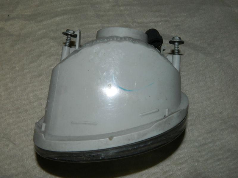Sell OEM 19961999 FORD TAURUS RIGHT/ PASSENGER SIDE FOG LIGHT ASSEMBLY