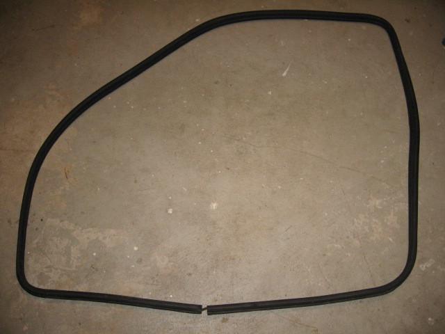 Bmw e36 oem left driver door seal 318ti 1995-1998 mint condition