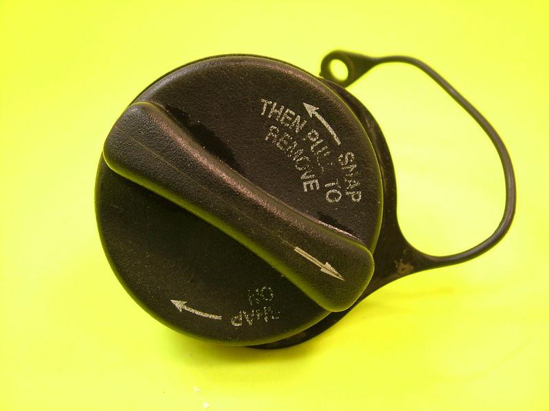 Sell 19921998 LINCOLN TOWN CAR FUEL TANK GAS CAP OEM PART in Hamtramck