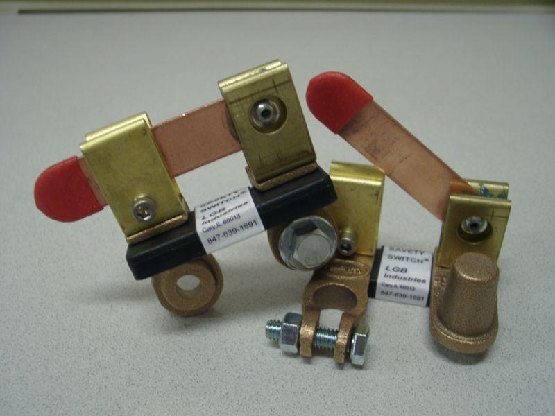 Savety switch (r) - battery terminal side or top mount  lift lever disconnects