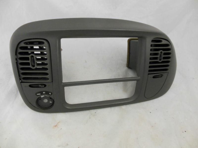 97 98 99 00 02 03 ford f150 / expedition 4x4 center dash radio bezel trim gray