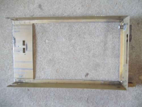 Cessna p/n 42290-0028 arc rt-359a mounting rack tray