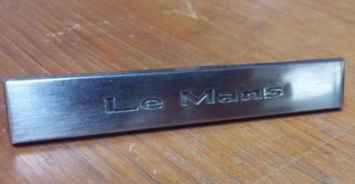 Vintage oem pontiac le mans door panel emblem 7725670