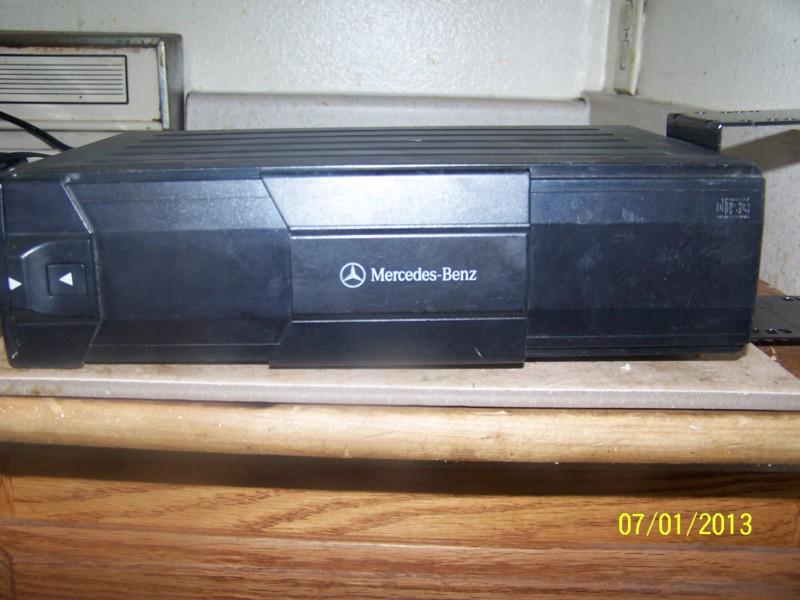 Mercedes benz oem 6cd changer ! part #- 00 820 5989 !
