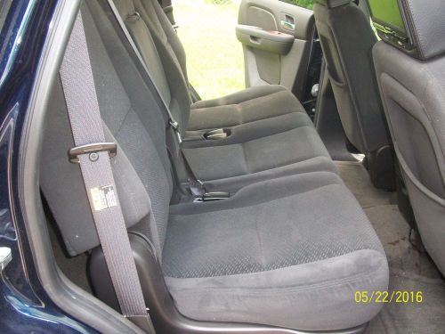 2007 chevy tahoe 2nd row bench seats 60/40 (ebony/cloth) **great condition**