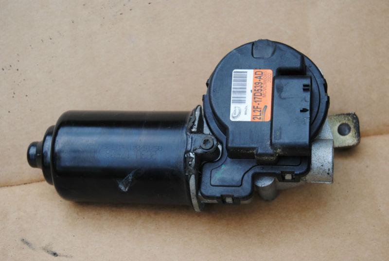 Purchase 03 04 LINCOLN TOWN CAR WINDSHIELD WIPER MOTOR ONLY in Ooltewah