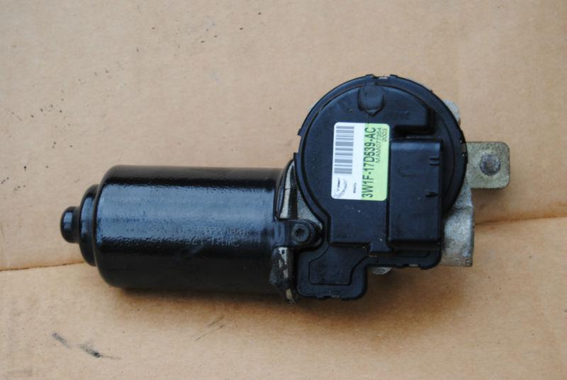 Purchase 03 04 LINCOLN TOWN CAR WINDSHIELD WIPER MOTOR ONLY in Ooltewah