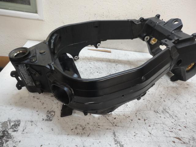 03 04 suzuki gsxr 1000 main frame gsx-r main frame suzuki 1000 main frame 
