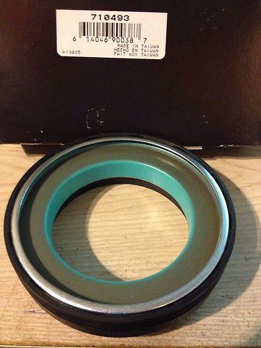 National 710493 seal, front axle shaft 2000-2002 ford