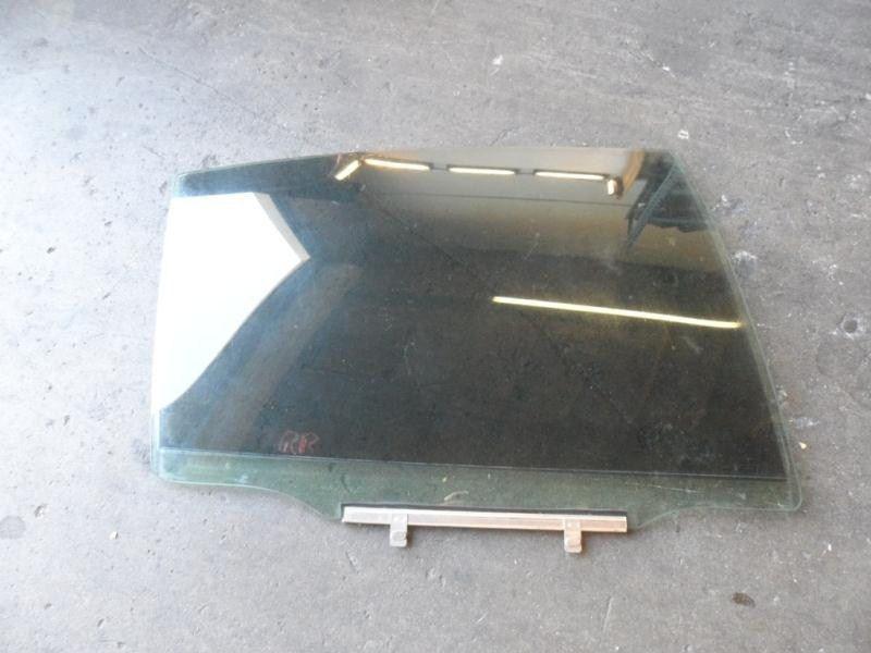 98 99 00 lexus gs400 r. rear door glass 11967
