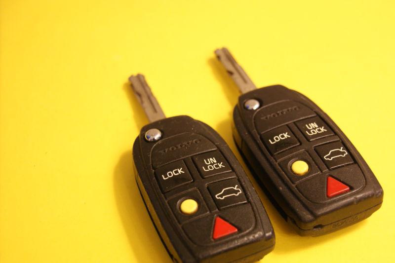 Lot of 2  lqnp2t-apu volvo  s60 s80 xc90 v70 xc70  flip key keyless remote  fob 