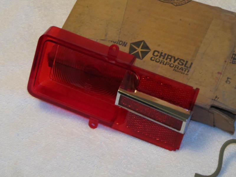 Nos 1963 dodge station wagon lens tail light 2421841