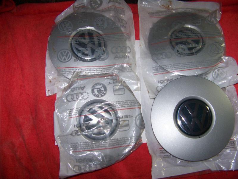 Buy 4 VW center caps in Montoursville, Pennsylvania, US, for US 10.00