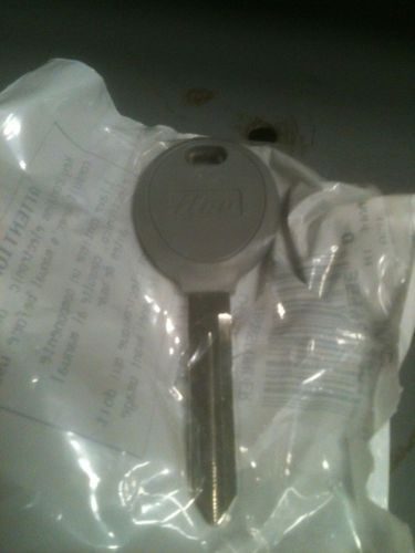 New: key for chrysler y165-pt (ilco)