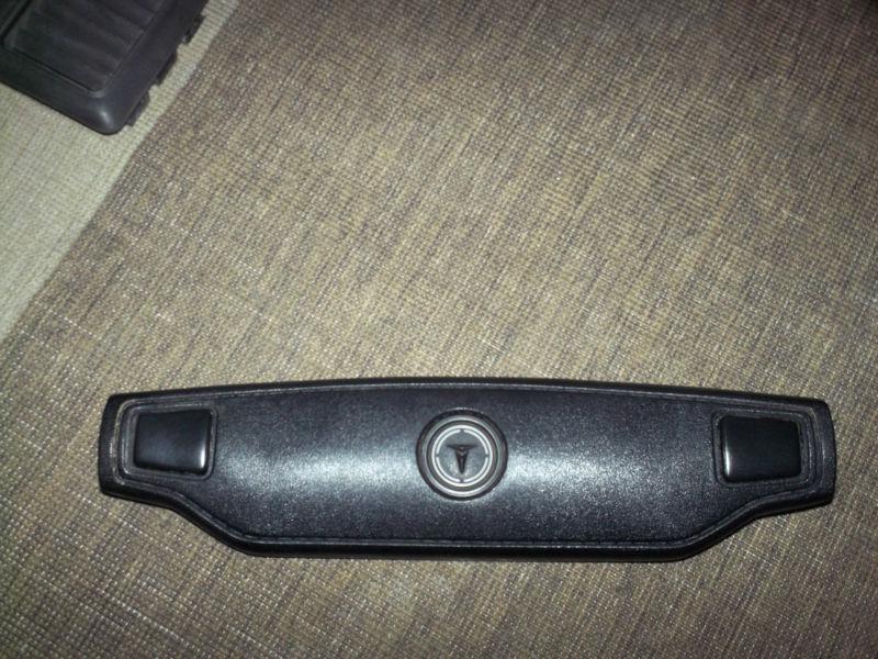   toyota truck  hilux  steering wheel trim horn 1976 1978 76 77 78 