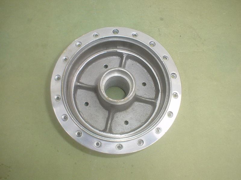  honda ca100 50 cc  rear wheel hub new - nos genuine
