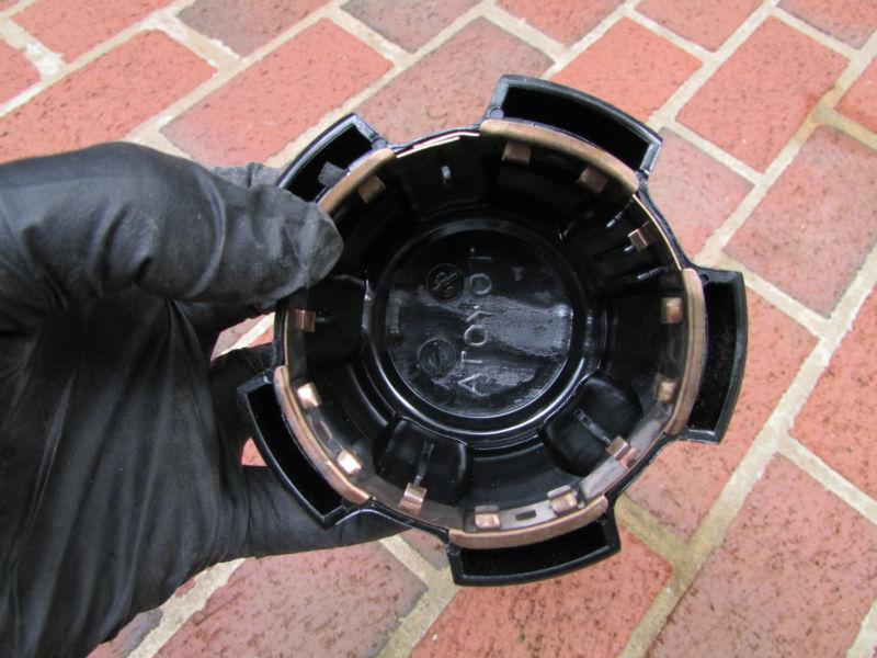 Find 7212 TOYOTA PICKUP 83 84 85 86 87 OEM CENTER WHEEL COVER PIECE