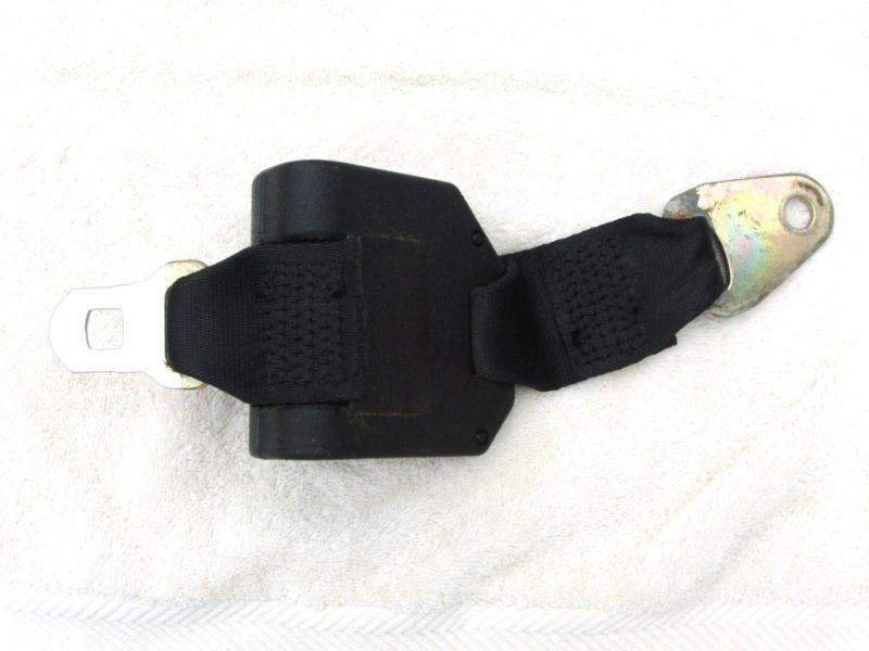 Vw beetle rear seat belt retracter mechanism