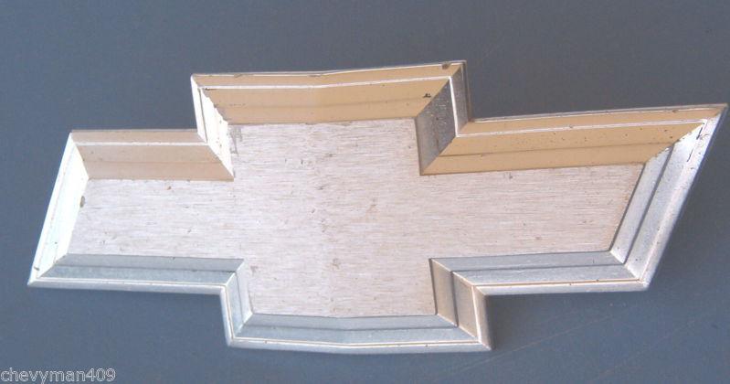 Chevrolet silver bowtie grille emblem badge van truck astro metal oem 91 90s 80s