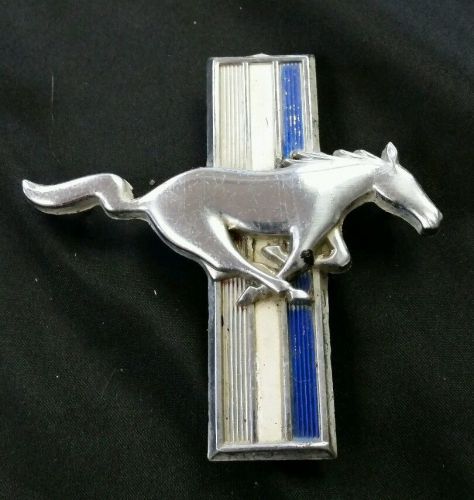 Vintage 1964 - 1968 ford mustang rh fender emblem c4zb-16c229-b fomoco