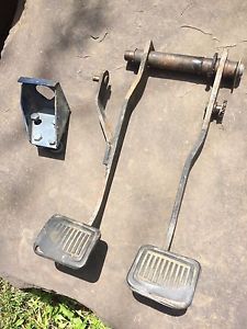 88-93 dodge first gen hydraulic clutch pedals with bracket