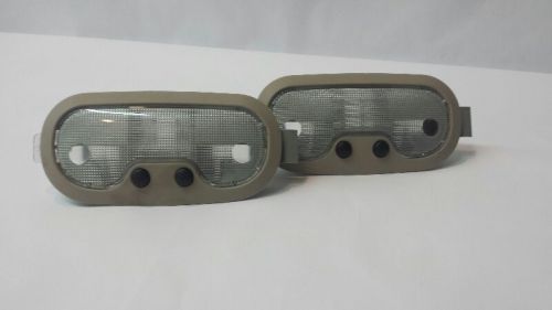 Pair of dome lights 2006 chevrolet tahoe p/n: vc9625 r260370