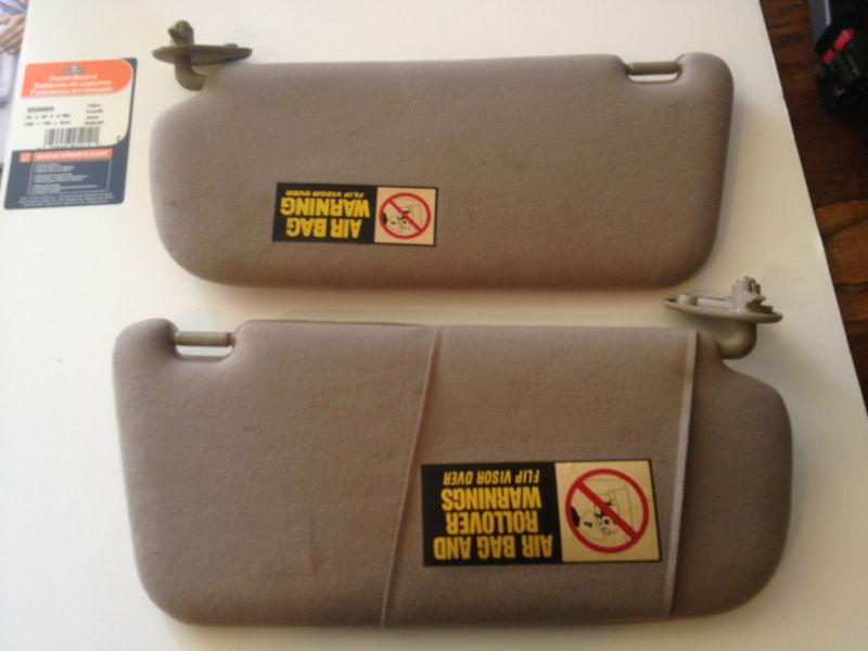 PAIR 2001 - 2006 HYUNDAI SANTE FE FACTORY SUNVISORS NEUTRAL COLOR USED 02 03 04, US $9.99, image 2
