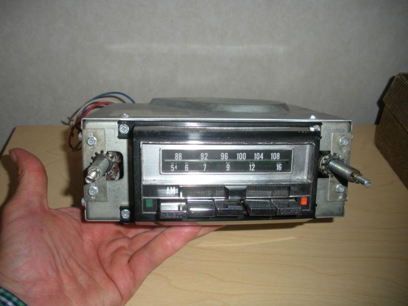 Vintage gm am fm 8 track radio.  not tested, it might work